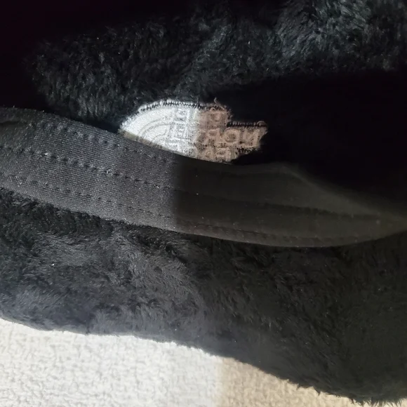 S O L D....The north face faux fur holiday osito cap - Picture 10 of 11